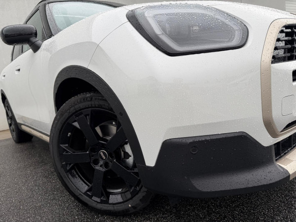2026 MINI Countryman U25 C Favoured SUV image 2