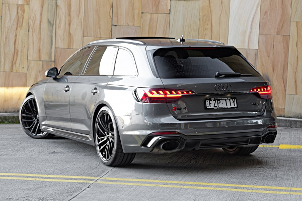 2024 Audi RS 4 B9 Competition SUV image 2