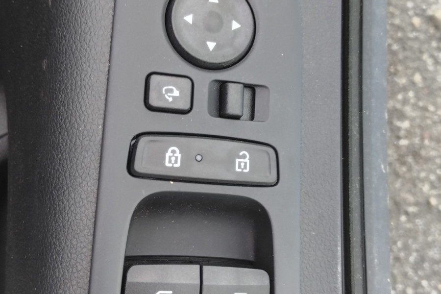 2023 Hyundai Staria Load US4.V2  Van Image 13