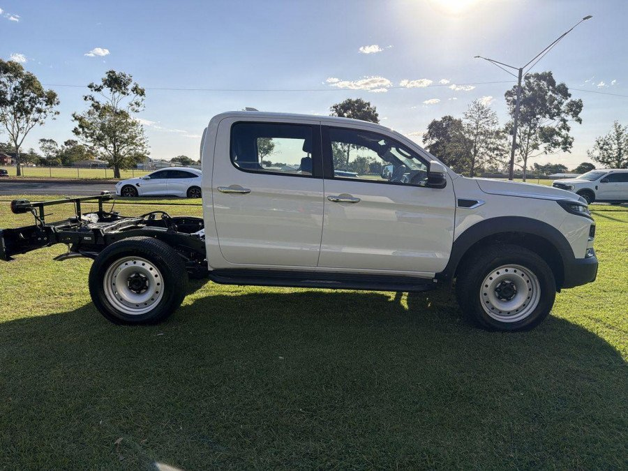 2026 JAC T9  Tradepro Cab Chassis Image 3