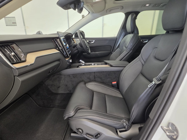 2025 MY26 Volvo XC60 UZ Ultra T8 Plug-in Hybrid Dark SUV image 19