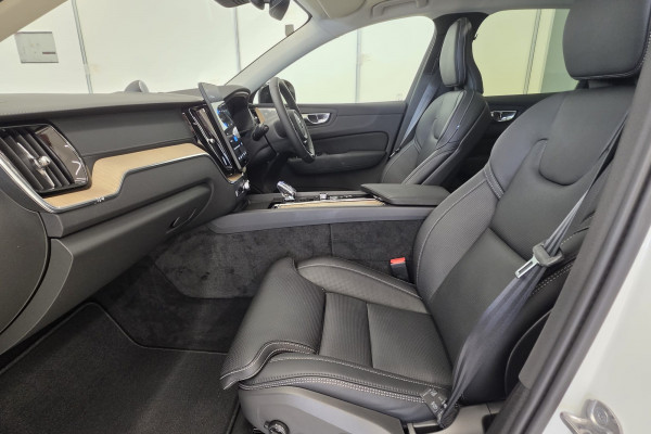 2025 MY26 Volvo XC60 UZ Ultra T8 Plug-in Hybrid Dark SUV Image 19