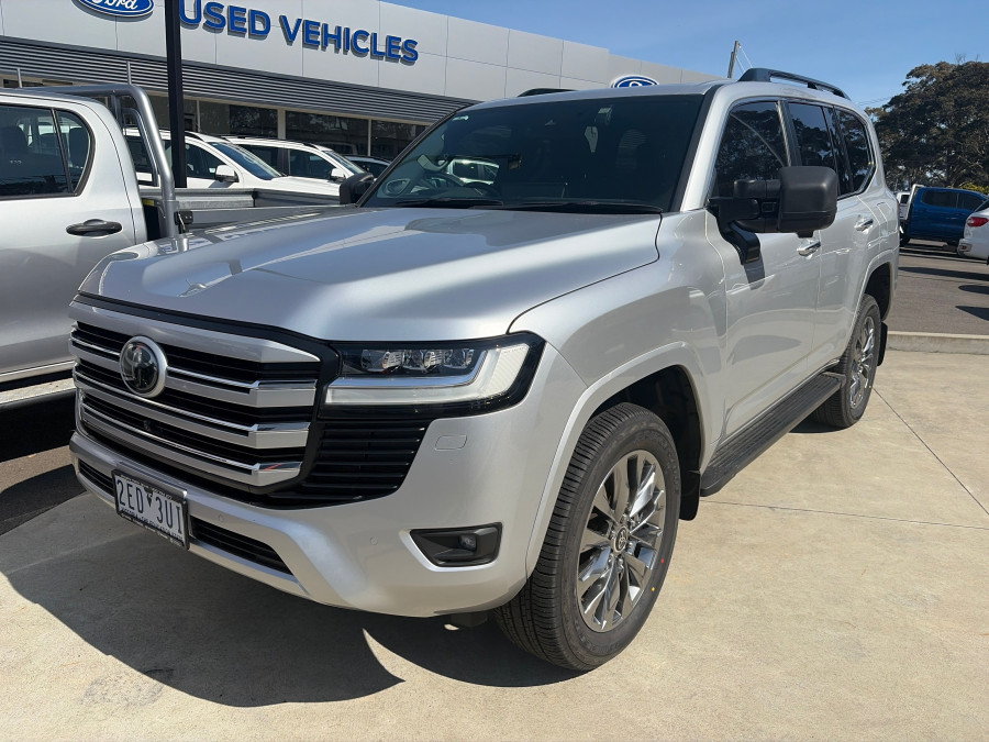 2022 MY24 Toyota LandCruiser FJA300R Sahara SUV Image 4
