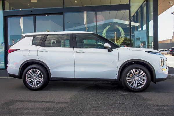 2024 Mitsubishi Outlander ZM ES SUV Image 5
