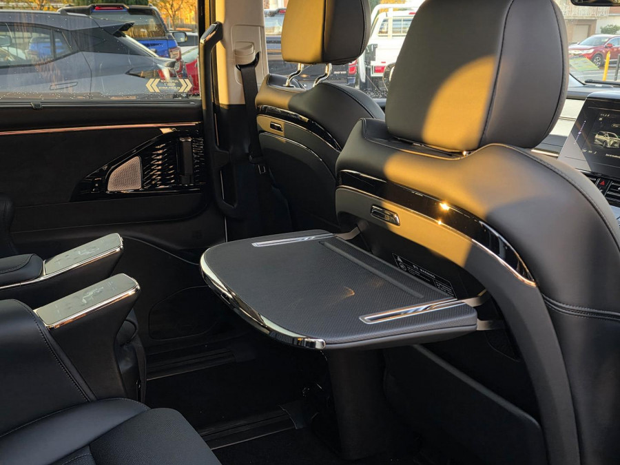 2026 GAC M8 PHEV  Luxury People Mover Image 14