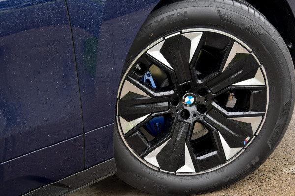 2026 BMW iX I20 xDrive45 M Sport SUV image 28