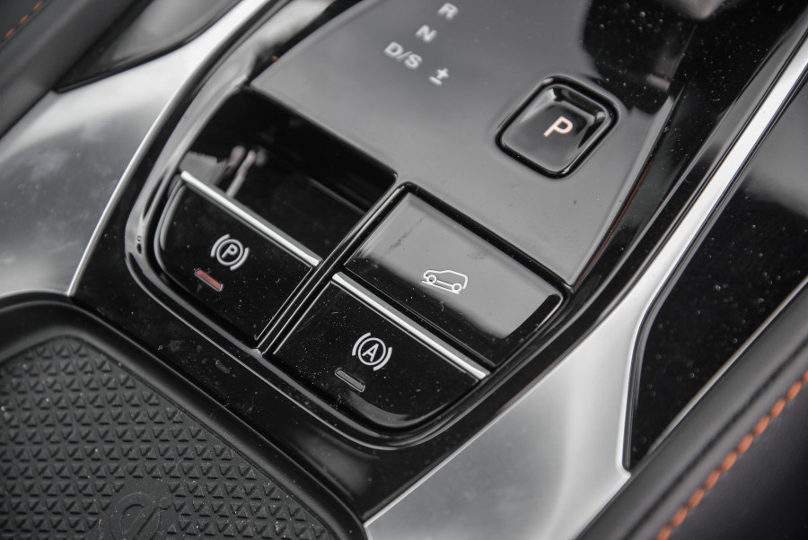 2024 MY24.5 MG HS AS33 Essence SUV Image 18