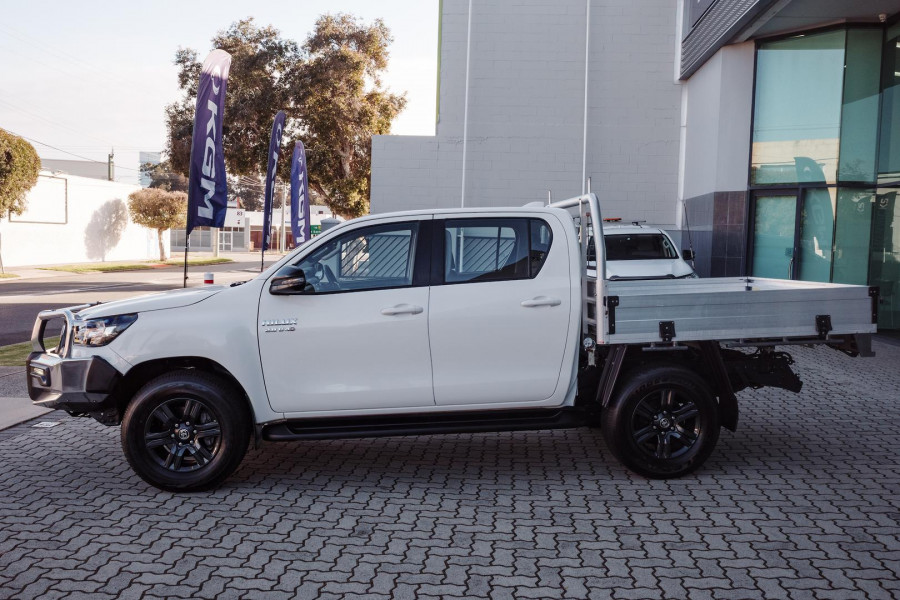 2023 Toyota HiLux GUN126R SR Cab Chassis Image 4