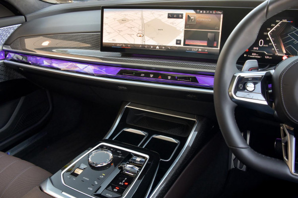 2025 BMW 7 Series G70 740i M Sport Sedan image 7
