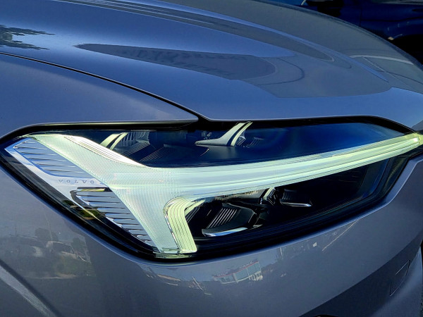 2026 Volvo XC60 UZ Plus T8 Plug-in Hybrid Dark SUV image 5