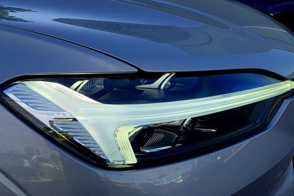 2026 Volvo XC60 UZ Plus T8 Plug-in Hybrid Dark SUV Image 5