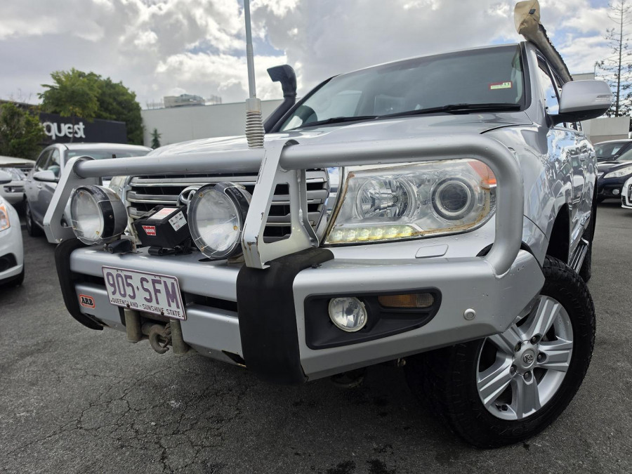 2012 MY10 Toyota LandCruiser VDJ200R Sahara SUV Image 2