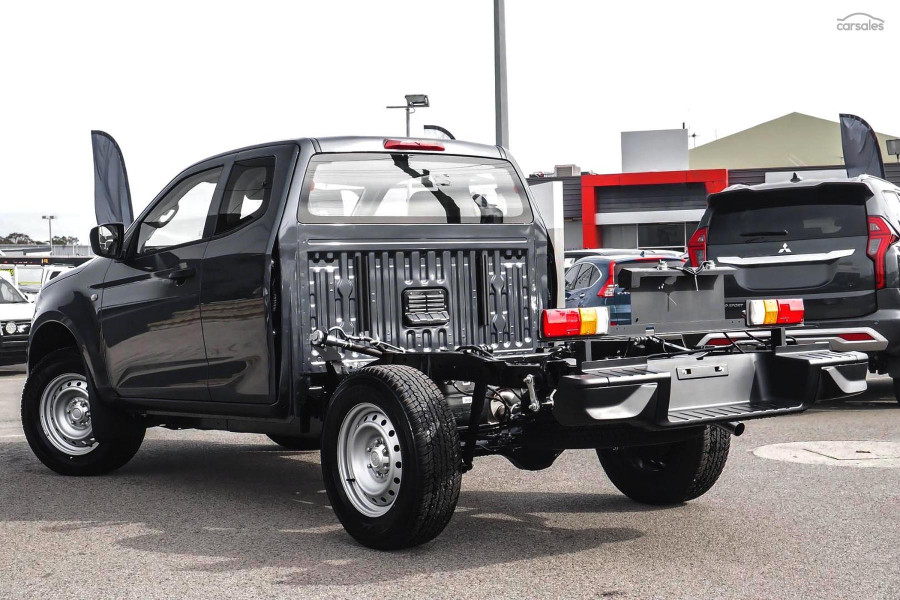 2026 MY25.5 Isuzu D-MAX RG SX Cab Chassis Image 3
