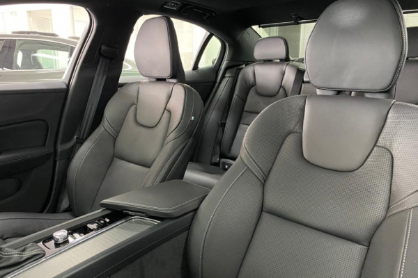 2020 Volvo S60 Z Series T5 R-Design Sedan Image 5