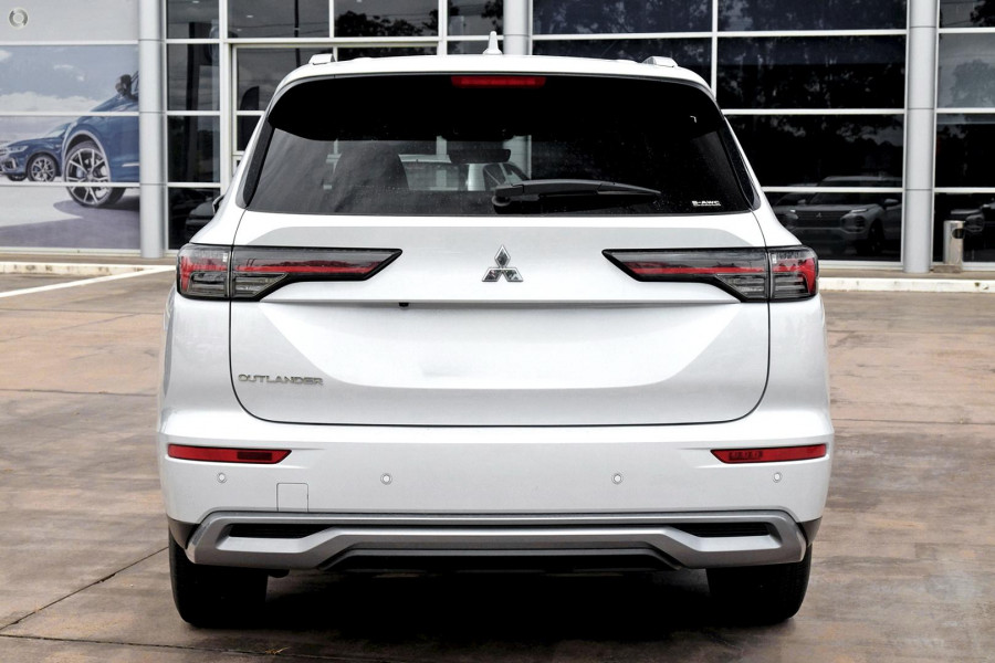 2025 Mitsubishi Outlander ZM LS SUV Image 3
