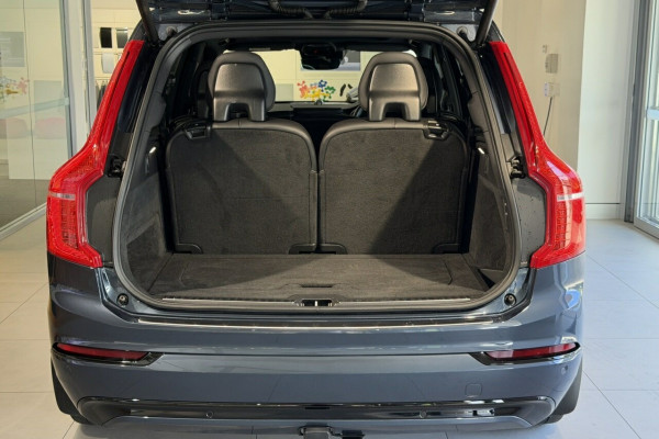2022 Volvo XC90 L Series Recharge Plug-In Hybrid SUV Image 14