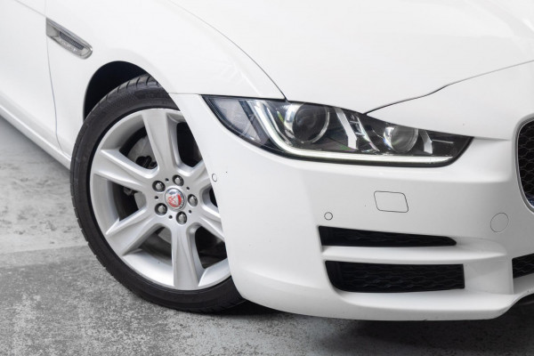 2015 MY16 Jaguar XE X760 20t Prestige Sedan image 6