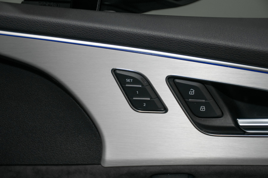 2021 Audi Q7 4M 55 TFSI S line SUV Image 14