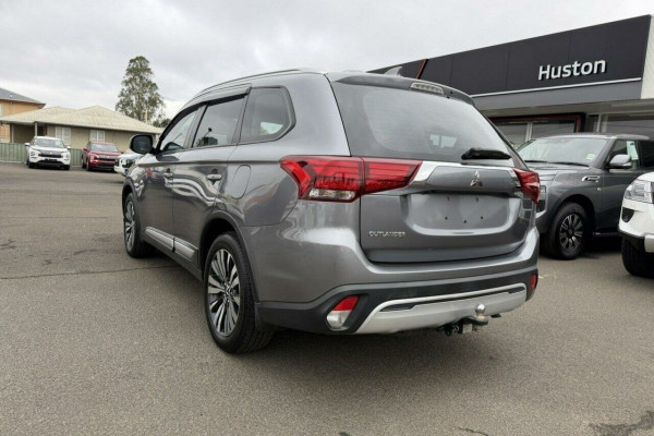 2019 Mitsubishi Outlander ZL ES SUV Image 16