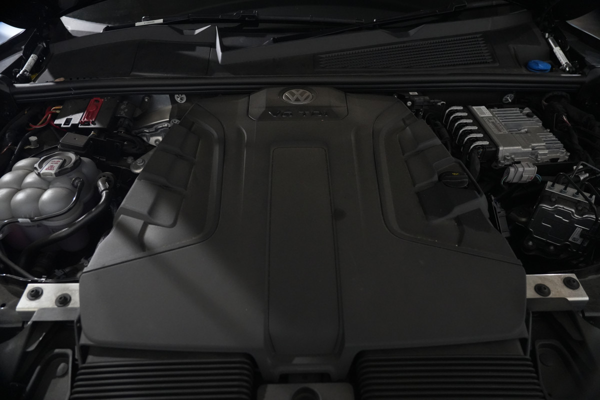 2024 Volkswagen Touareg 210TDI R-Line SUV
