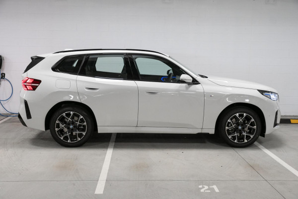 2025 BMW X3 G45 20 xDrive SUV image 3