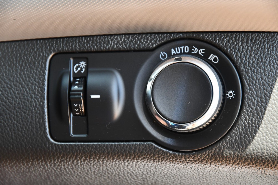 2015 Holden Barina TM MY15 CD Hatchback Image 16