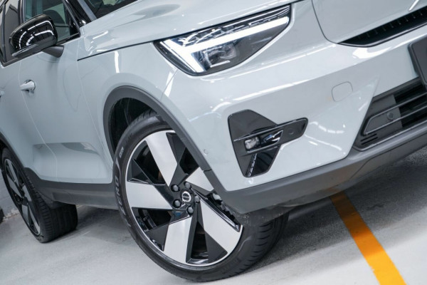 2026 Volvo EX40  Ultra Twin Motor Performance SUV Image 2