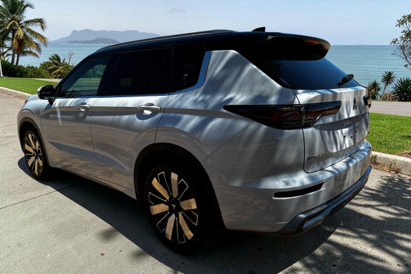 2025 Mitsubishi Outlander ZM Exceed Tourer SUV Image 4