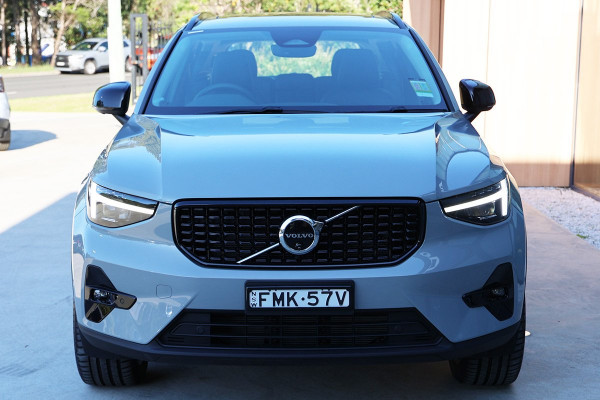 2024 Volvo XC40 XZ Ultimate B4 Dark SUV Image 3