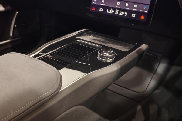 2024 Polestar 3  Long range Dual motor SUV Image 17