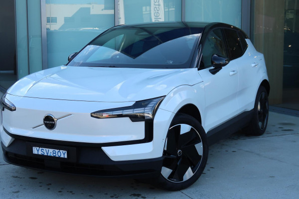 2025 Volvo EX30  Single Motor Extended Range Ultra SUV Image 4