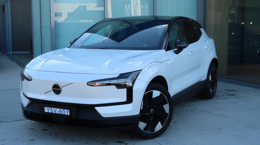 2025 Volvo EX30  Single Motor Extended Range Ultra SUV Image 4