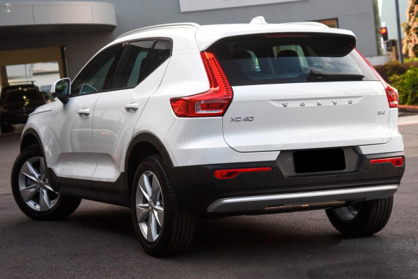 2023 Volvo XC40 XZ Plus B4 SUV Image 4