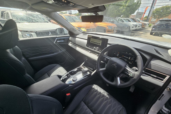 2025 Mitsubishi Outlander ZM Exceed SUV Image 16