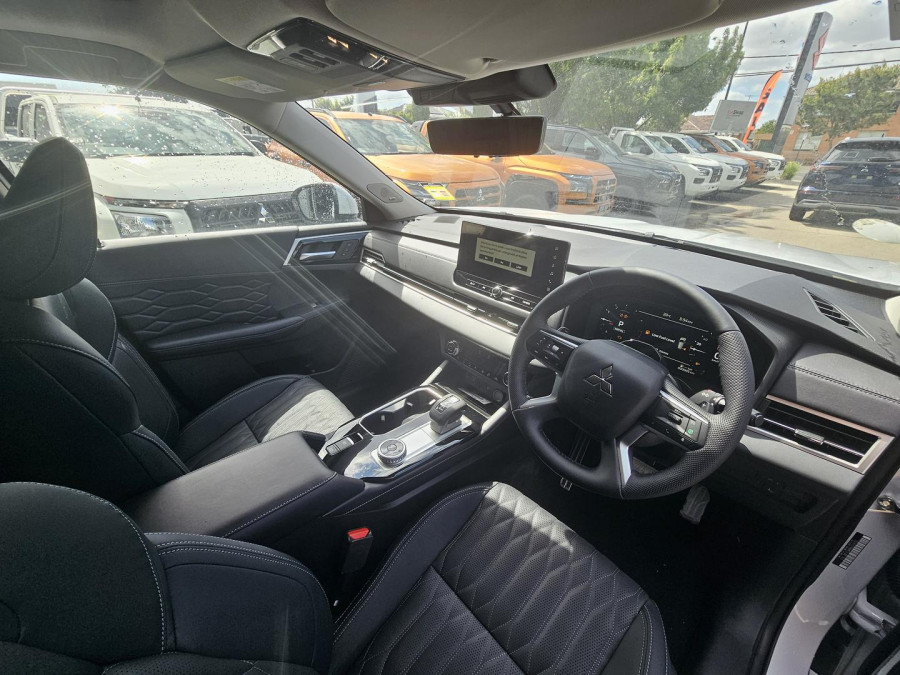 2025 Mitsubishi Outlander ZM Exceed SUV Image 16