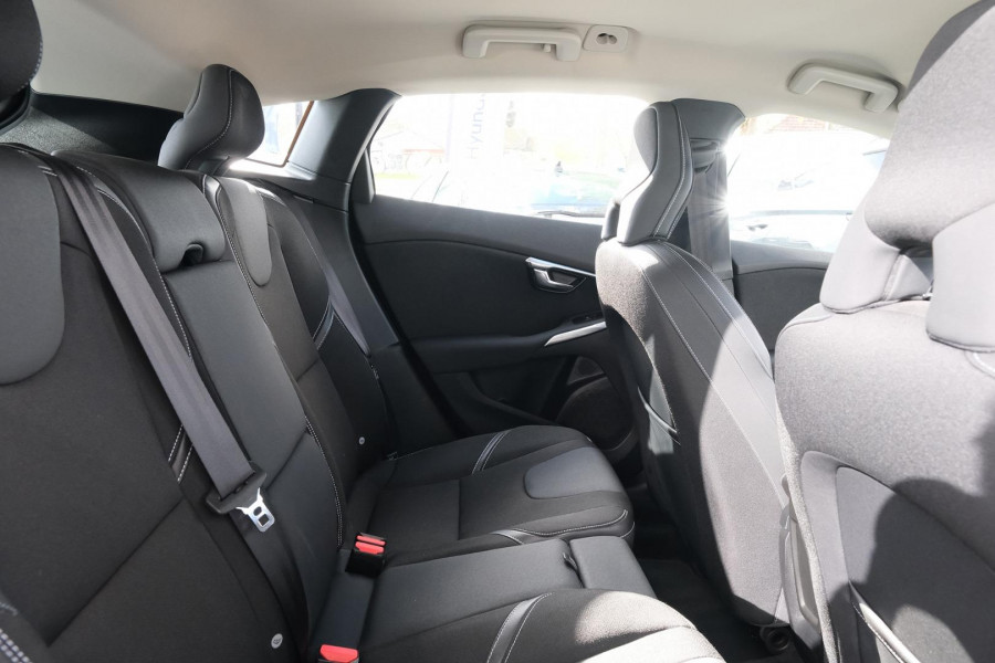 2015 MY16 Volvo V40 M Series T3 Kinetic Hatch Image 11