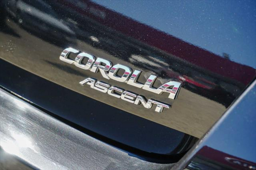 2013 Toyota Corolla ZRE182R Ascent Hatchback Image 8
