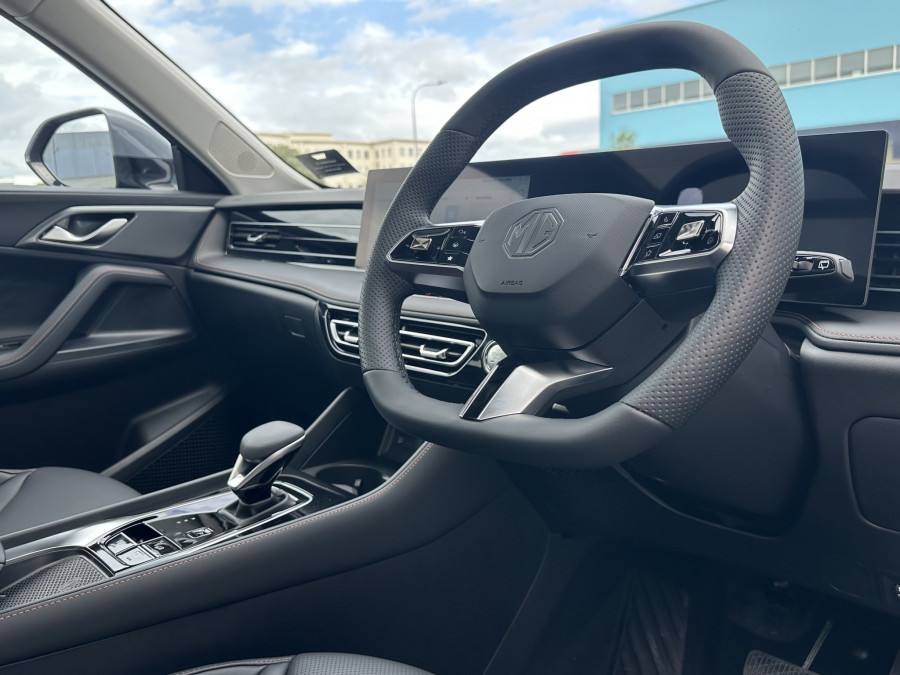 2026 MG HS Essence Hybrid+ SUV Image 12