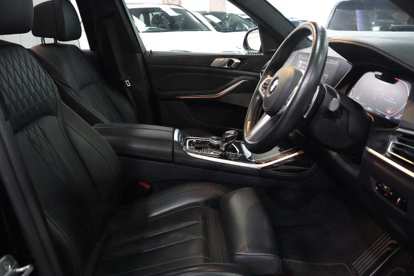 2022 BMW X7 G07 M50i SUV image 18