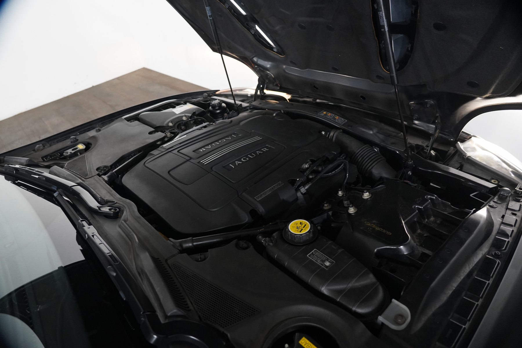 2010 Jaguar Xkr 5.0 Sc V8 Coupe Image 26