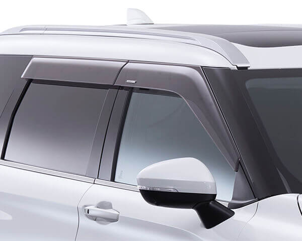 Side wind deflectors