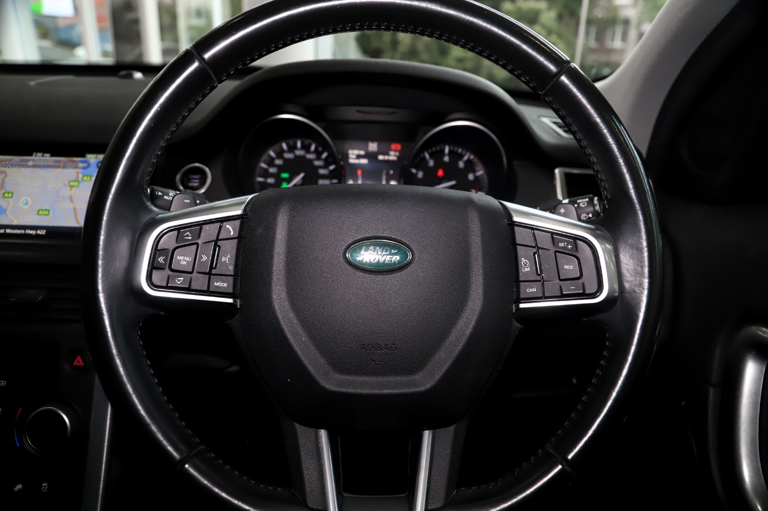 2016 MY16.5 Land Rover Discovery Sport L550  Si4 SE SUV Image 11