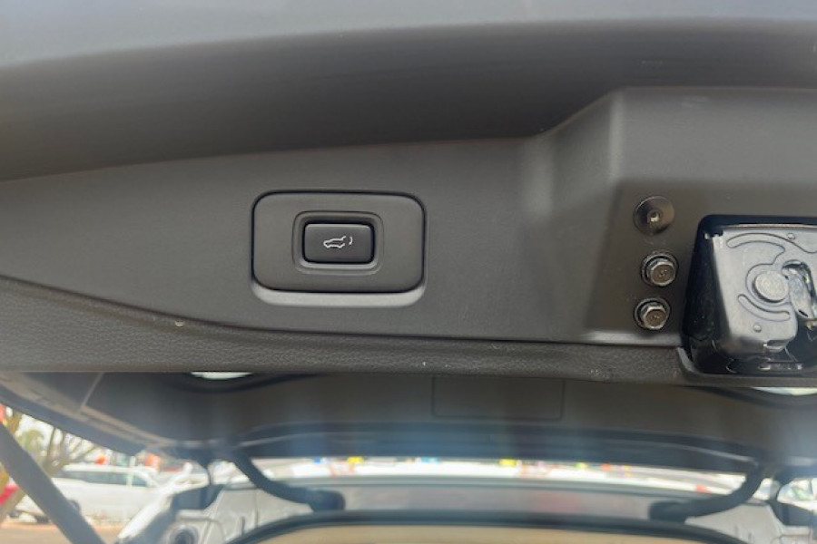 2023 Isuzu MU-X RJ LS-T SUV Image 10
