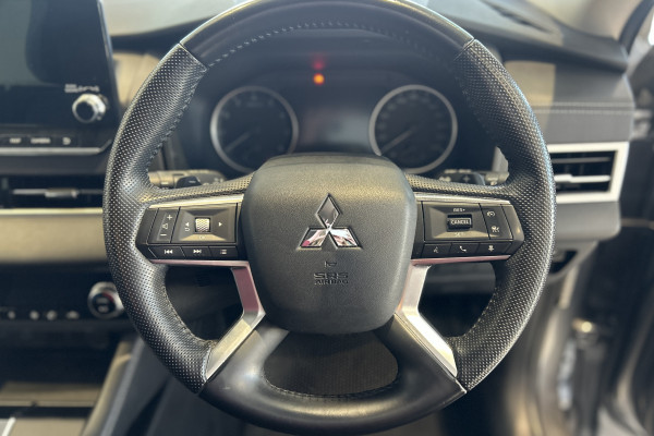 2023 Mitsubishi Outlander ZM LS SUV Image 10