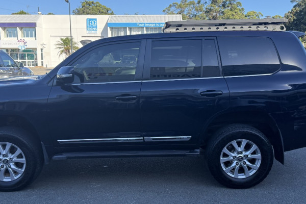 2019 Toyota LandCruiser VDJ200R Sahara SUV Image 6