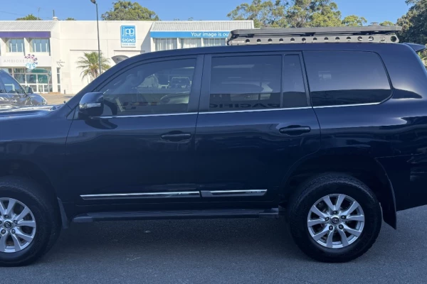 2019 Toyota LandCruiser VDJ200R Sahara SUV Image 6