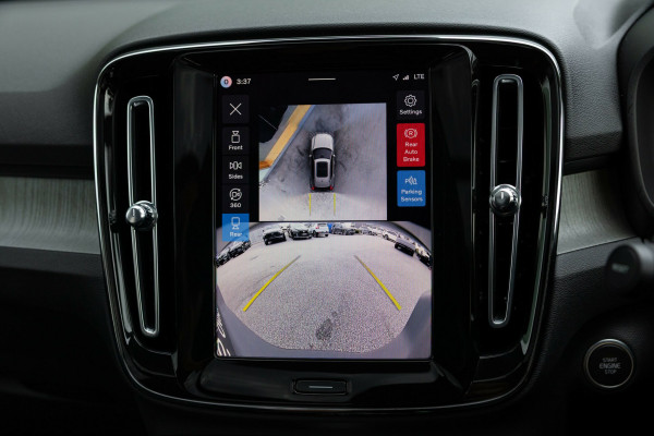 2025 MY26 Volvo XC40 XZ Ultra B4 Dark SUV Image 25