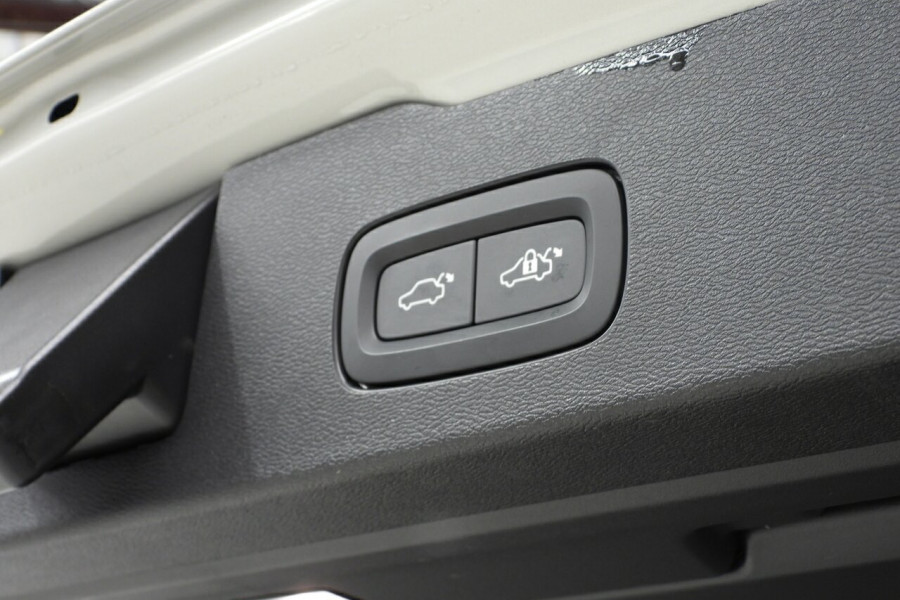 2021 MY22 Volvo V60 Cross Country Z Series B5 Convertible Image 9