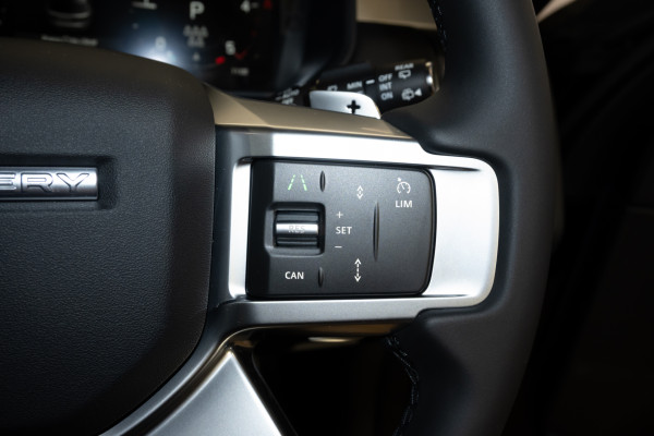 2026 Land Rover Discovery Series 5 D350 Dynamic SE SUV image 14