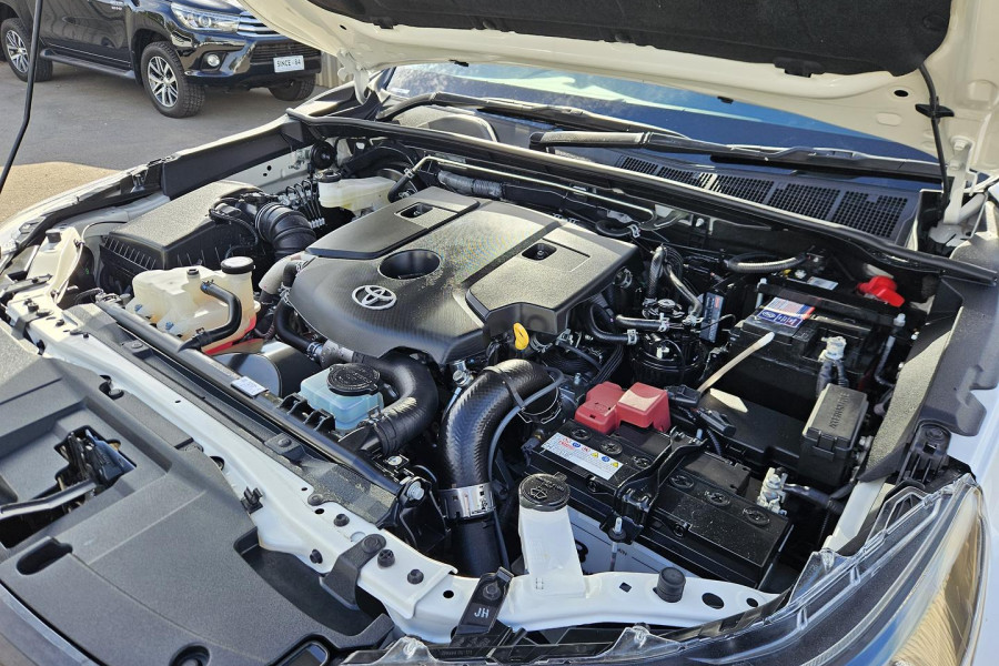 2022 Toyota HiLux GUN126R SR Double-Cab Cab-Chassis Image 18